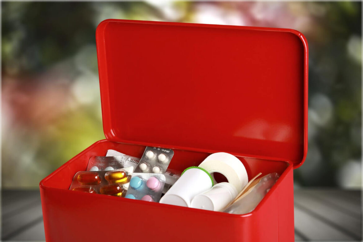 Rote Kiste mit allen Medikamneten für die Ägypten Reiseapotheke