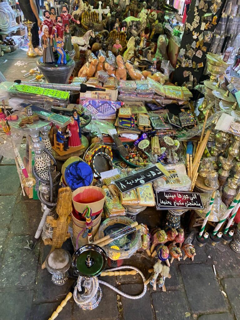 Basar mit vielen Souvenirs und Mitbringseln aus Ägypten
