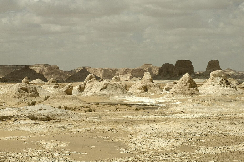 Landschaftsaufnahme der Weißen Wüste in Ägypten